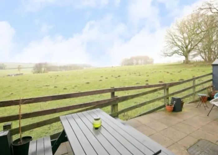 New Station Cottage, Country Views, Great Location