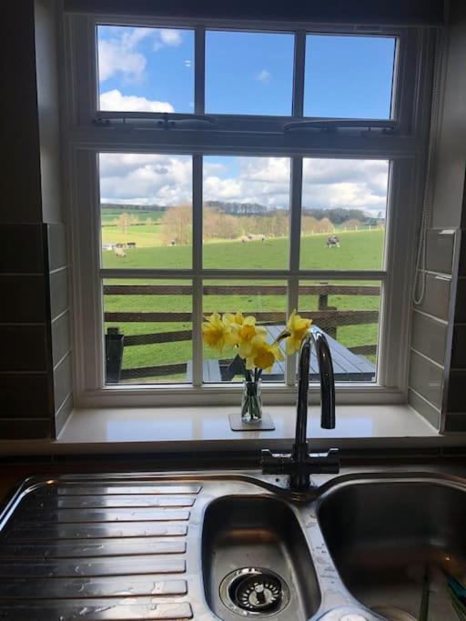 New Station Cottage, Country Views, Great Location