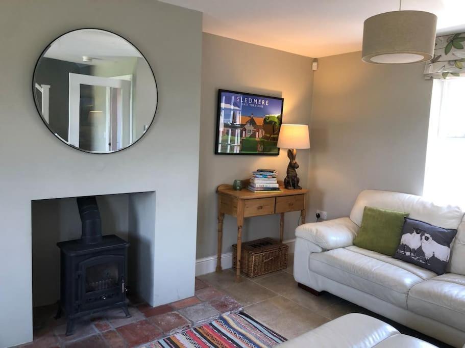 New Station Cottage, Country Views, Great Location Sledmere